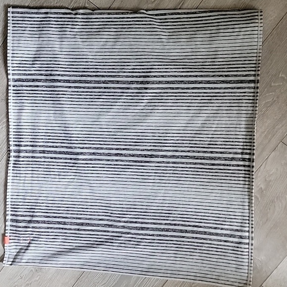 Lululemon Vinyasa Scarf/Travel Blanket - Picture 2 of 4